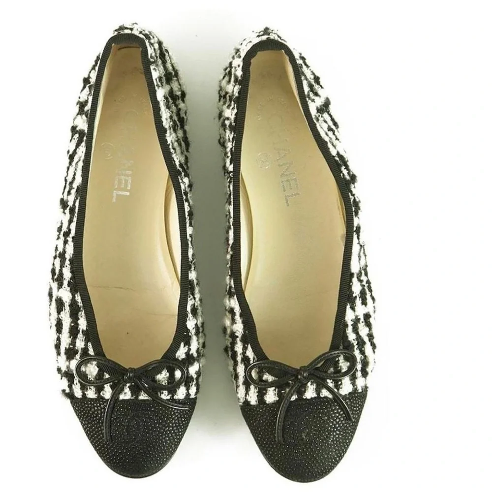 RARE CHANEL Black &White Houndstooth tweed ballet flats stingray skin CC $1,500
